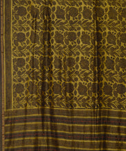 Load image into Gallery viewer, Flower & Leaf Motif Printed Saree