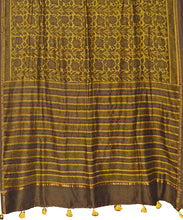Load image into Gallery viewer, Flower & Leaf Motif Printed Saree