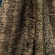 Load image into Gallery viewer, Green Border Printed Stole