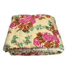 Load image into Gallery viewer, Red Rose Printed Quilt