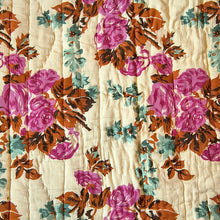 Load image into Gallery viewer, Red Rose Printed Quilt