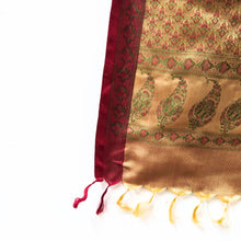 Load image into Gallery viewer, Beige With Maroon Border Benarasi Stole