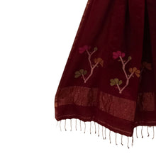 Load image into Gallery viewer, Maroon Flowers Motif Jamdani Dupatta
