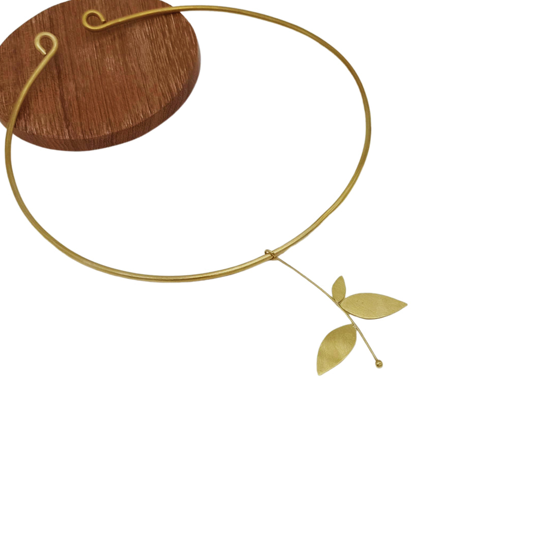 Round Leaf Pendent Necklace