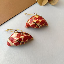 Load image into Gallery viewer, Papier Mache Jewellery Set Earring And Pendant- Red
