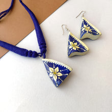 Load image into Gallery viewer, Papier Mache Jewellery Set Earring And Pendant- Blue
